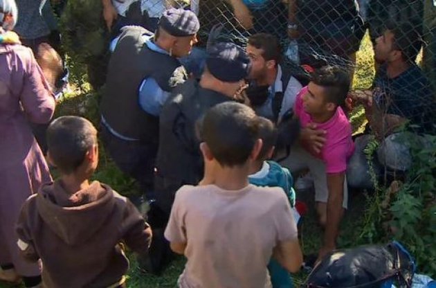 Хорватия открыла для беженцев границу с Сербией