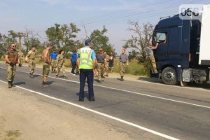 Погранслужба сообщила о снижении пассажиропотока на границе с Крымом из-за блокады