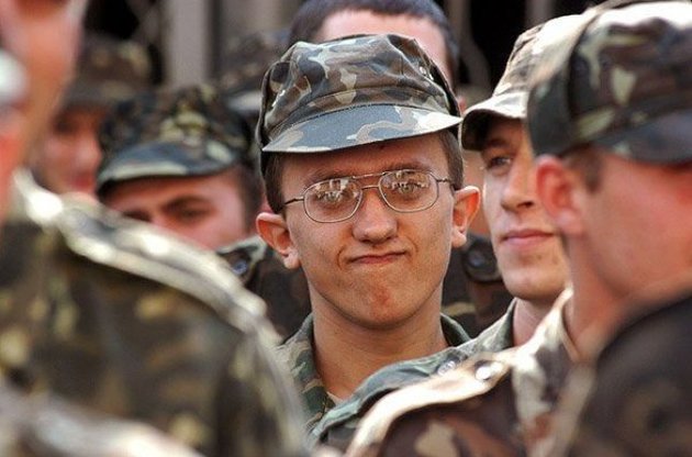 В Госдуме предложили заменить тюремное наказание службой в армии