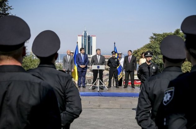 Реформа поліції поки відчутна лише в Києві - опитування