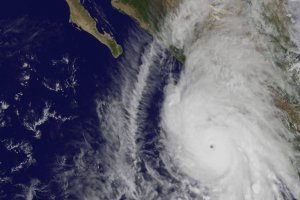 NASA опубликовало видео мощнейшего урагана "Патрисия" с орбиты Земли