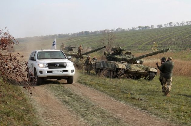 Украинская армия завершила отвод танков на донецком направлении