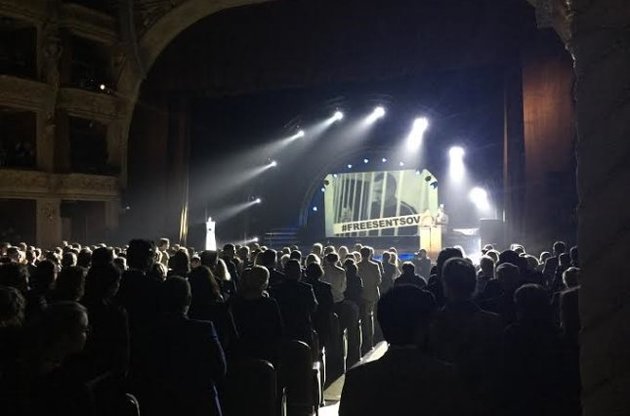 Перед кожним показом на "Молодості" демонструватимуть ролики на підтримку Олега Сенцова