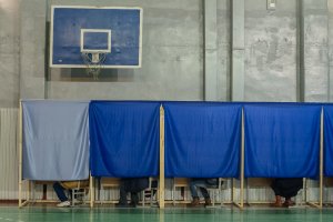 В Житомире заметили вбрасывание бюллетеней, а на Винничине - голосование без паспортов