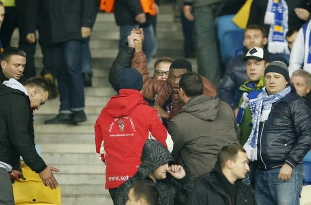 Темнокожие болельщики были избиты