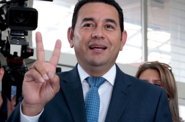 В Гватемале на президентских выборах победил комедийный актер Джимми Моралес