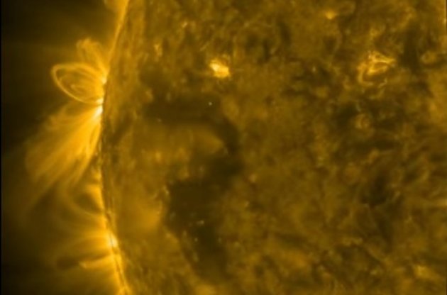 Вчені зняли на відео появу "петель" в активних регіонах на Сонці