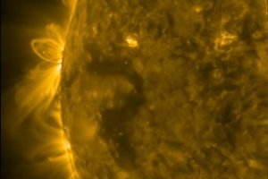 Ученые сняли на видео появление "петель" в активных регионах на Солнце