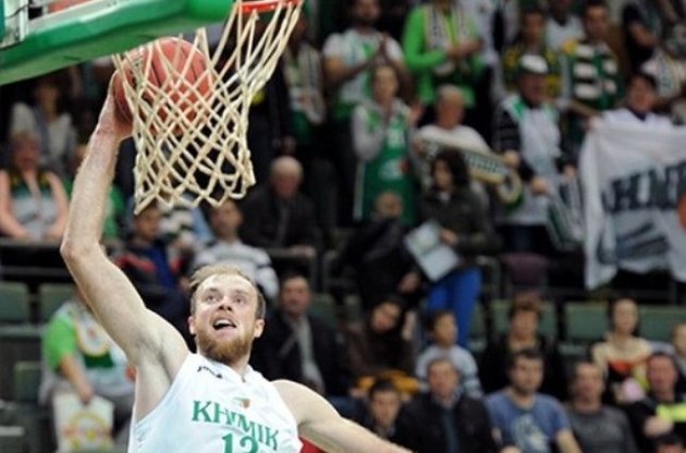 "Химик" идет без потерь