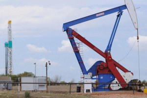 Цены на нефть растут после максимального за три недели спада