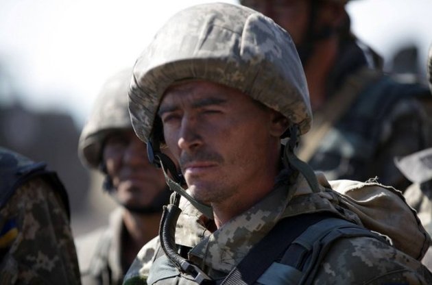 Четверо военных были ранены