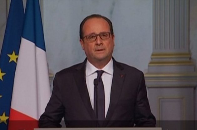 Олланд назвал теракты в Париже актом войны, организованным "Исламским государством"