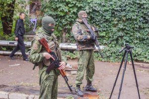 Террористы за день 13 раз обстреляли позиции украинских военных
