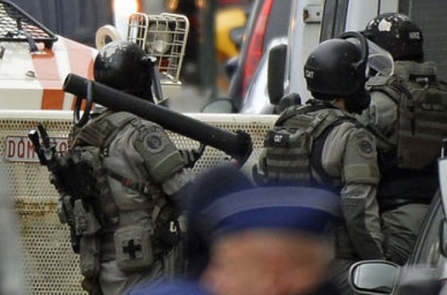Поліція Брюсселя у ході рейду заарештувала підозрюваного в паризьких терактах