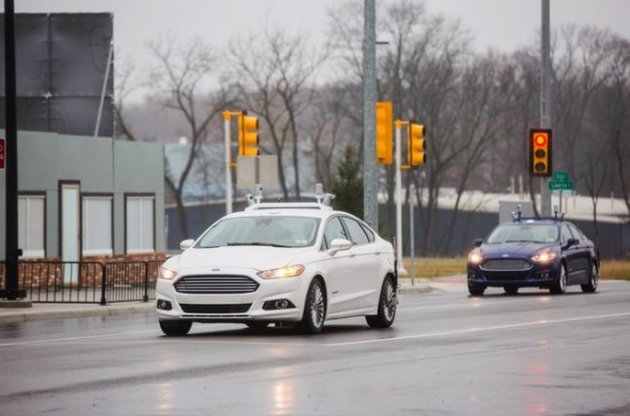 Ford проводить випробування безпілотних автомобілів у спеціально побудованому для цього місті