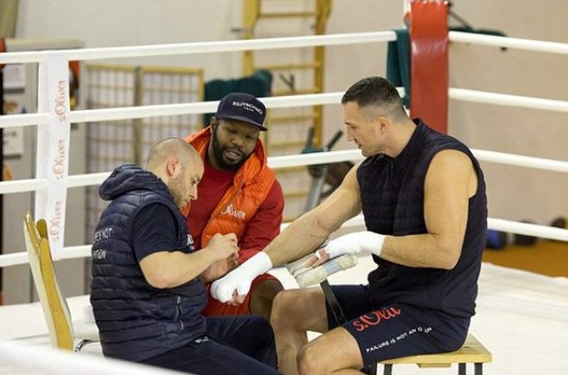 Кличко продовжує підготовку до бою в Австрії