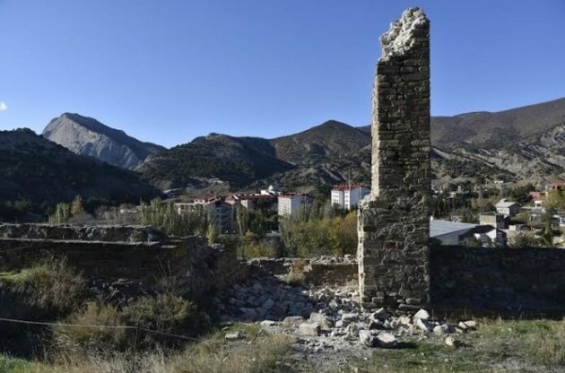 В Судаке обвалилась одна из башен Генуэзской крепости