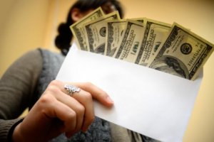 НБУ решил погасить спрос на валюту продажей 50 млн долларов на межбанке
