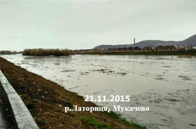 В Закарпатье из-за сильных дождей начался паводок