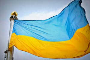 В центре Москвы на высотке вывесили украинский флаг