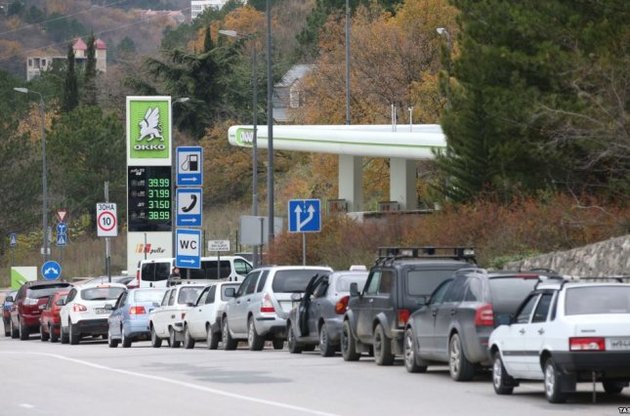 В оккупированном Крыму пока нет дефицита топлива, но есть очереди