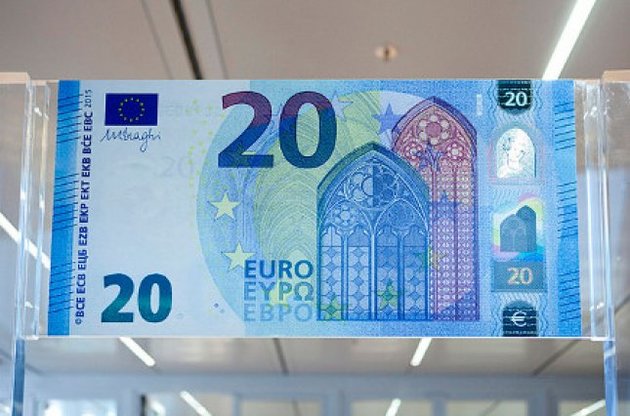 ЕЦБ ввел в обращение новую банкноту в 20 евро