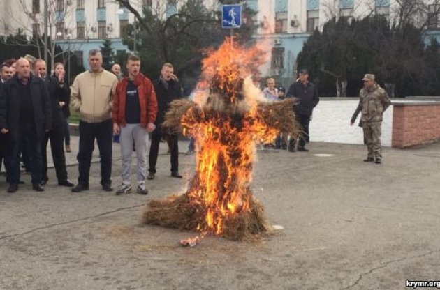 У центрі Сімферополя спалили опудало президента Туреччини Ердогана