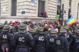 Полиция задержала более 200 участников протестов в Париже