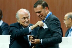 Арестованы два вице-президента ФИФА