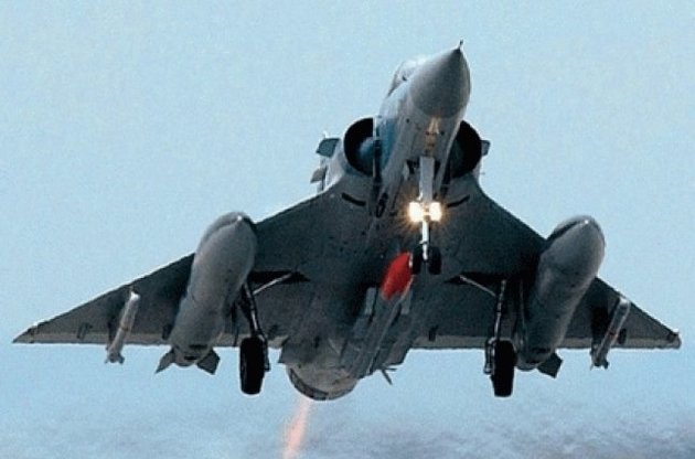 Франция расширила воздушную операцию против ИГ на Ливию - Reuters
