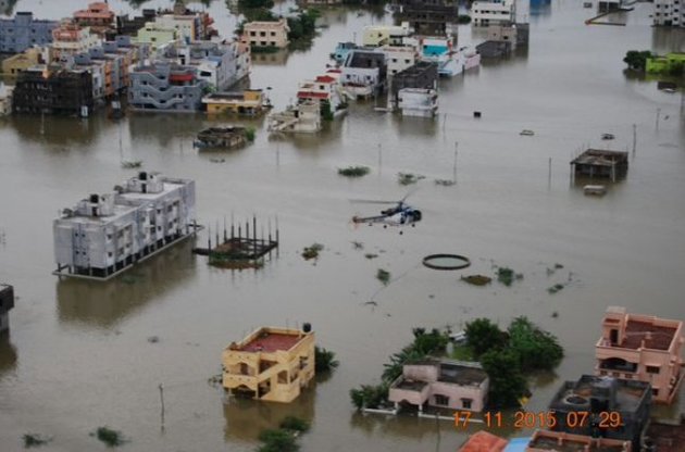 Жертвами наводнения на юге Индии стали не менее 310 человек