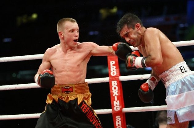 Украинец Ефимович побил испанца и защитил титул континентального чемпиона WBA
