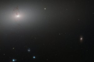 "Хаббл" зробив фото еліптичної галактики в сузір'ї Великої Ведмедиці