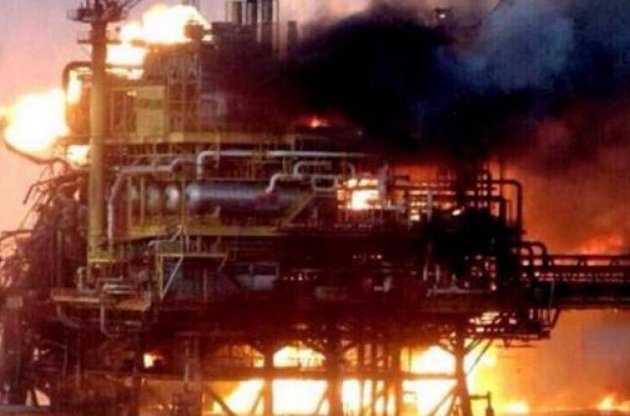 На нефтяной платформе в Каспийском море пожар: без вести пропали 29 человек