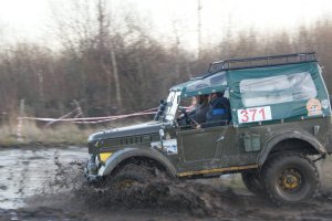 У Львові водії позашляховиків влаштували джип-тріал по бездоріжжю