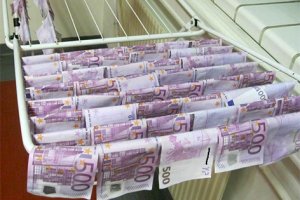 Поліція Відня шукає власника 100 тисяч євро, виловлених в Дунаї