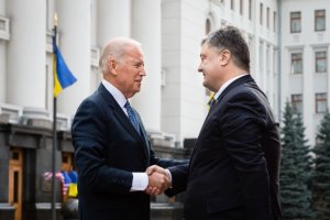 Байден призвал искоренить коррупцию в Украине