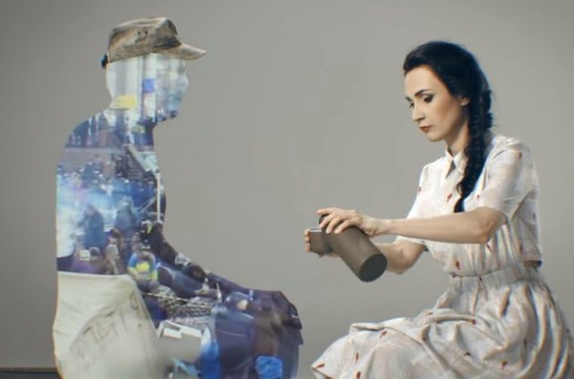 У кліпі використано справжнє листування військових з волонтерами