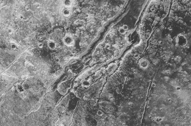 Ученые обнаружили "висячие" долины на Плутоне