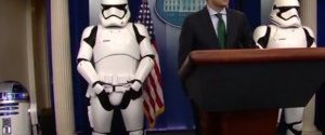 Имперские штурмовики и R2D2 посетили брифинг в Белом доме
