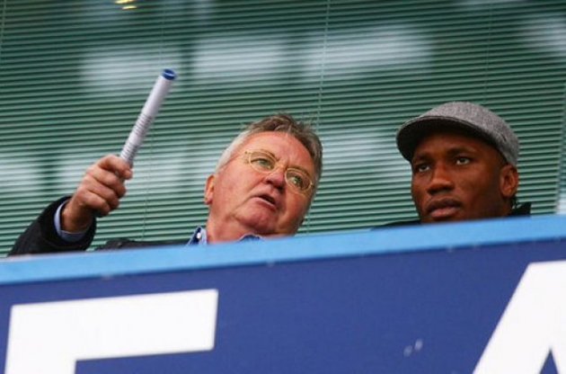 Хіддінк відвідав матч "Челсі" разом з Дрогба