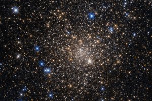 "Хаббл" снял скопление старых звезд Млечного Пути