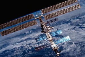 NASA запустило онлайн-трансляцию внеплановой космической прогулки астронавтов МКС