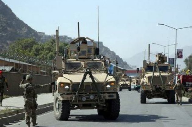 В Афганистане смертник взорвал себя рядом с авиабазой: погибли шесть военных США