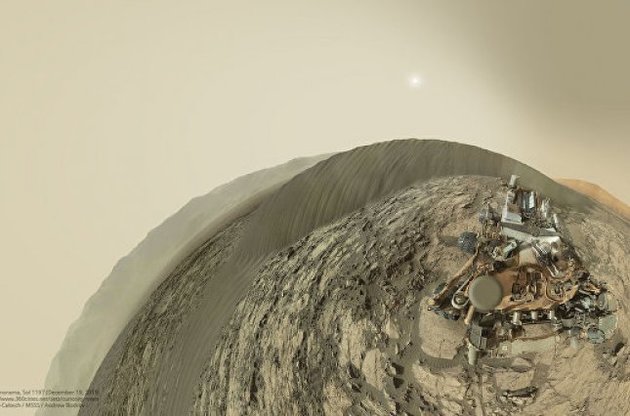 Марсохід Curiosity вперше "подивився" собі на спину