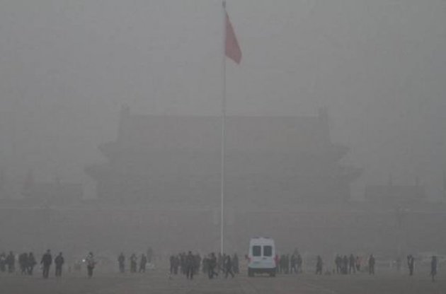 Сильний смог застиг над Північним Китаєм: у Пекіні скасовано 227 авіарейсів