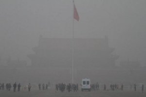 Сильный смог застыл над Северным Китаем: в Пекине отменены 227 авиарейсов