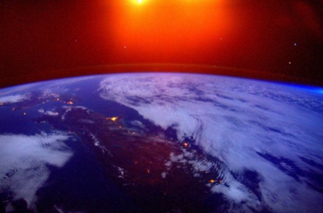 Астронавт NASA опубликовал фото восхода Солнца над Новой Зеландией