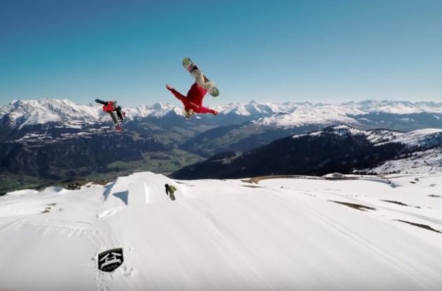 Більшу частину ролика займають епізоди з життя спортсменів-екстремалів, які зняті при русі на великій швидкості