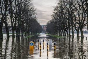 Из-за сильного наводнения в Англии Йорк превратился в Венецию